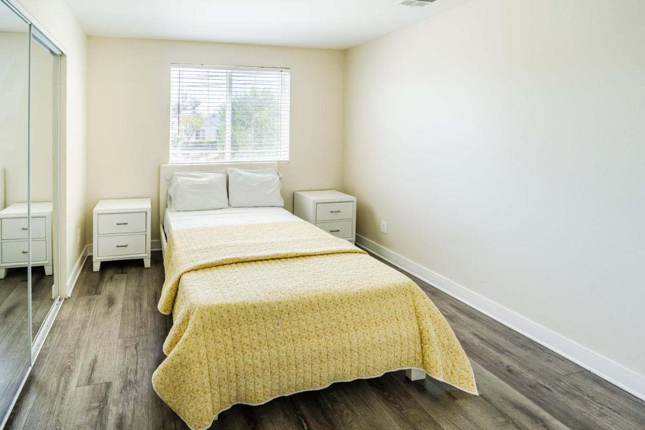 Modern Spacious 5 Bedrooms 3-bath Near Downtown La With 2 Parking Apartment Los Angeles